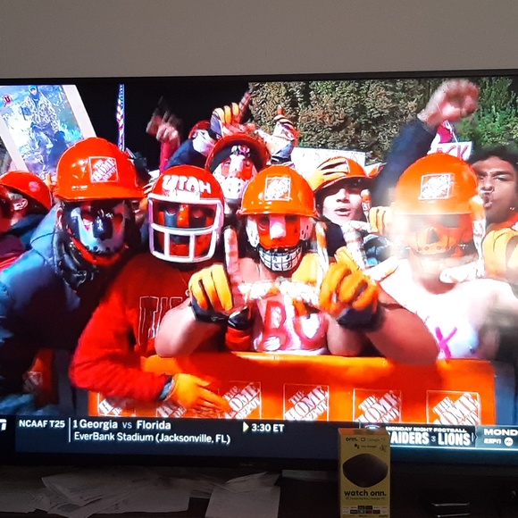 One. Streaming Box fully loaded with over 10 free movies & 📺 shows apps. - Picture 2 of 4